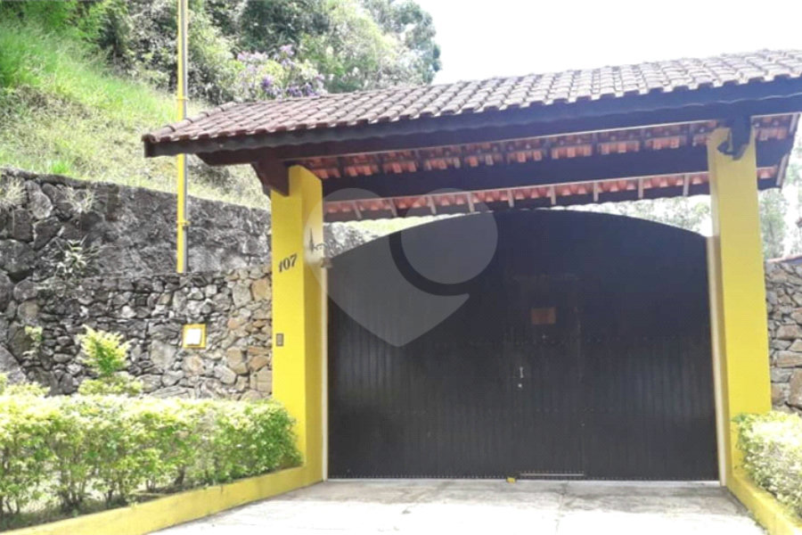 Casa à venda com 4 quartos, sendo 2 suítes, no condomínio Gleba II, Mairiporã - SP
