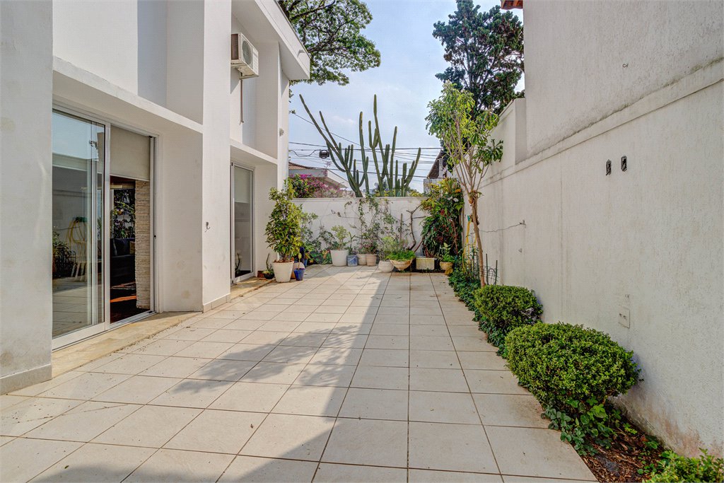 Casa de Vila à venda com 4 suítes em Granja Julieta, São Paulo, SP