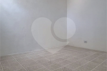 Sobrado à venda com 2 quartos em Vila Nivi, São Paulo, SP