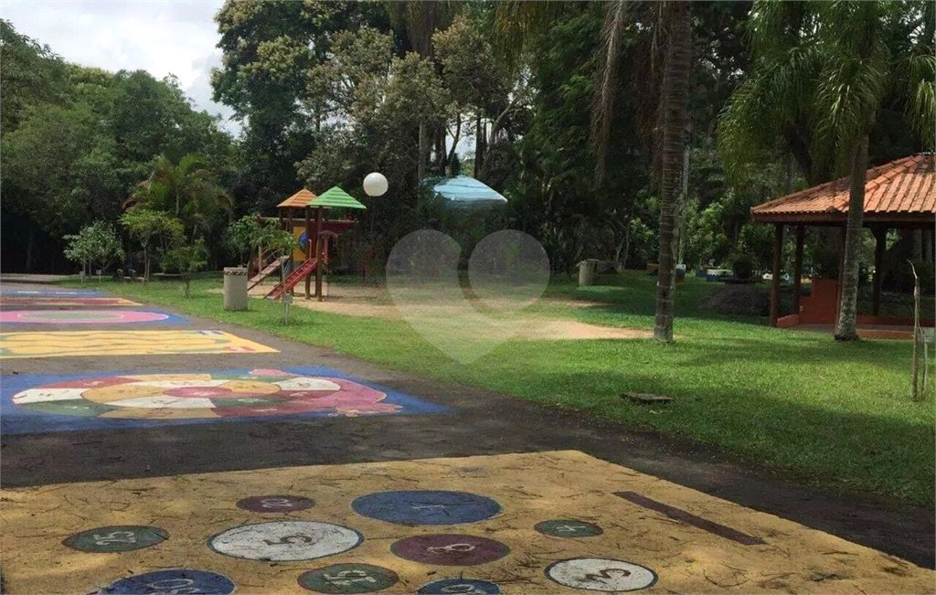 Casa à venda com 3 quartos, sendo 1 suíte, no condomínio Residencial Patrimônio do Carmo, São Roque - SP