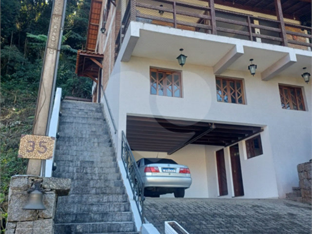 Casa à venda ou para alugar com 3 quartos, sendo 1 suíte,  no condomínio Parque Suiça, Caieiras - SP