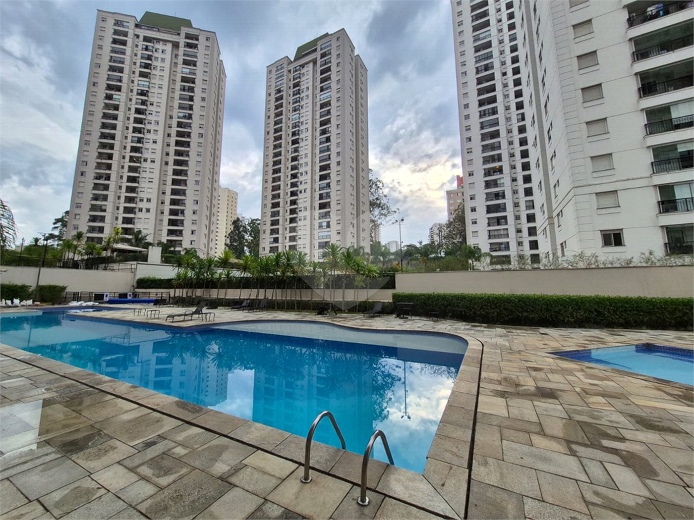 Apartamento à venda com 3 quartos, sendo 1 suíte, em Jardim Parque Morumbi, São Paulo, SP