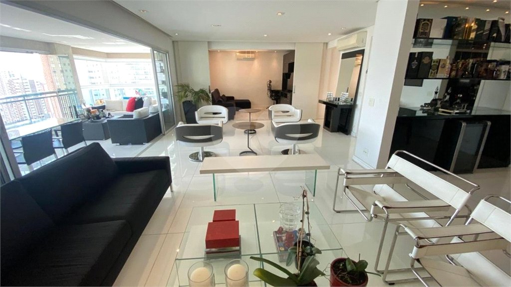 Apartamento à venda com 3 suítes em Vila Romana, São Paulo, SP