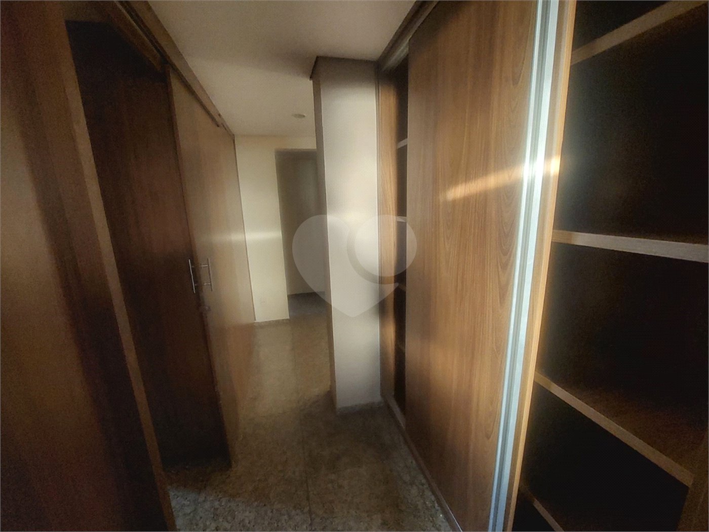 Apartamento Edifício Roberto Martinez .
