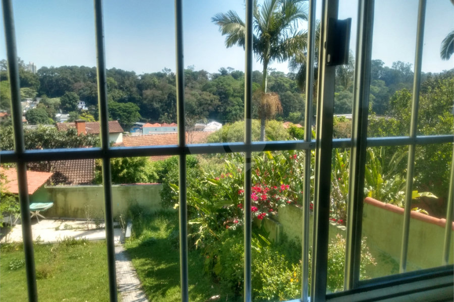 Sobrado à venda com 3 quartos em Horto, São Paulo, SP