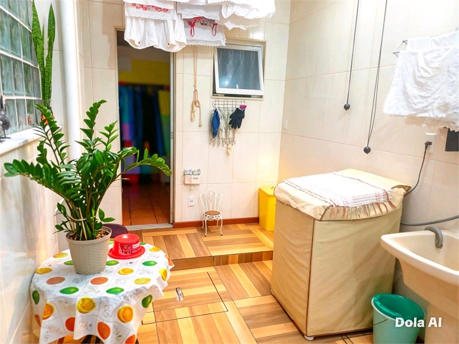 Casa à venda com 4 quartos, sendo 1 suíte,  em Tijuca, Rio de Janeiro, RJ