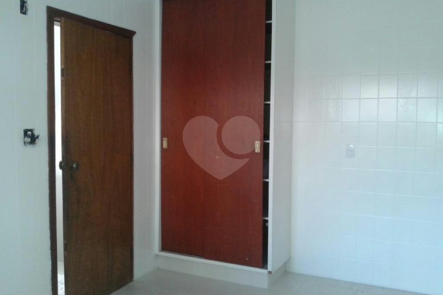 Sobrado à venda com 3 quartos, sendo 1 suíte, em Tremembé, São Paulo, SP