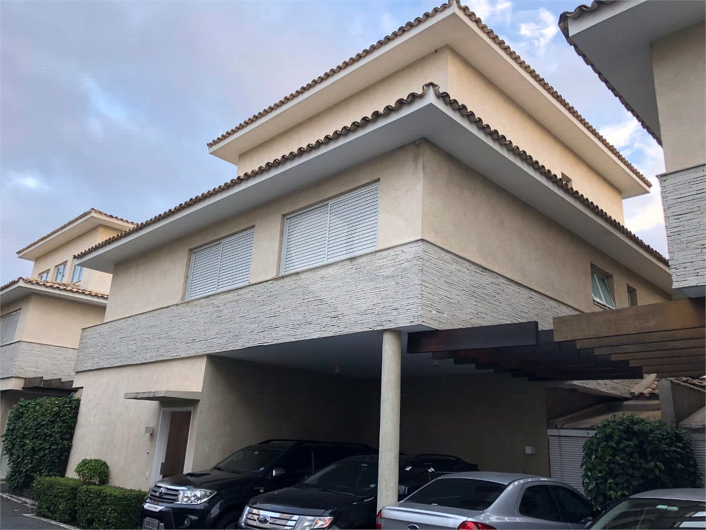 Casa à venda com 4 suítes no condomínio Dolce Villa, São Paulo - SP