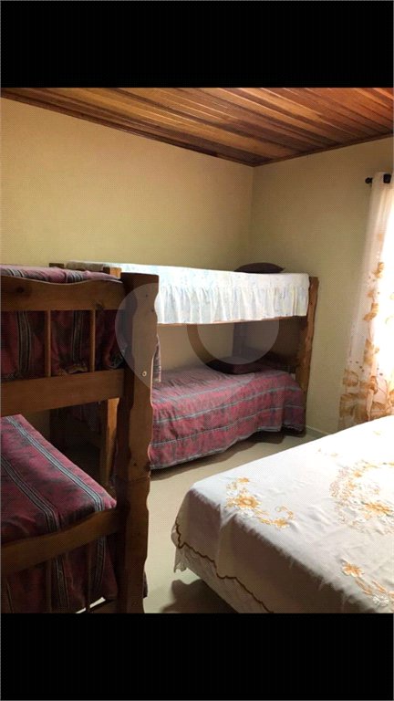 Chácara à venda com 4 quartos, sendo 1 suíte,  em Parque dos Jacarandás, Arujá, SP
