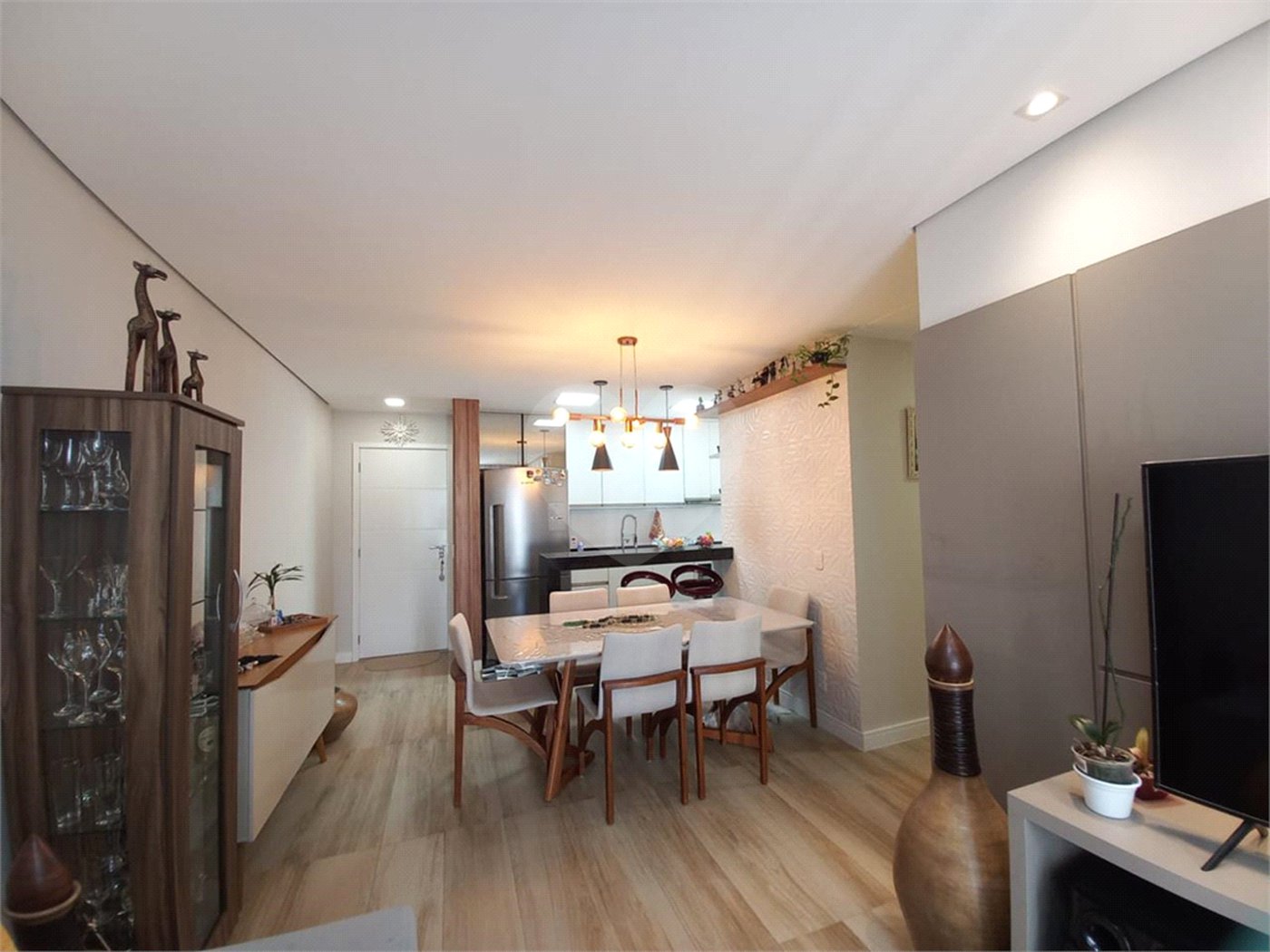 Apartamento à venda com 2 quartos, sendo 1 suíte,  em Jardim São Pedro, Mogi das Cruzes, SP