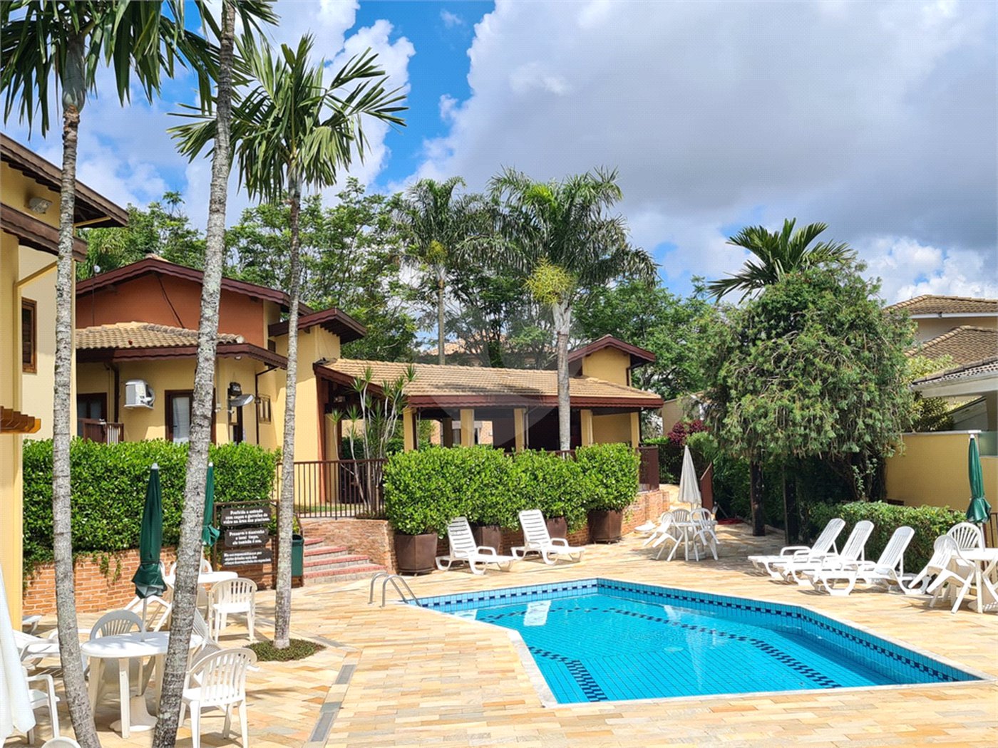 Casa à venda com 4 quartos, sendo 2 suítes, no condomínio Residencial Grape Village, Vinhedo - SP