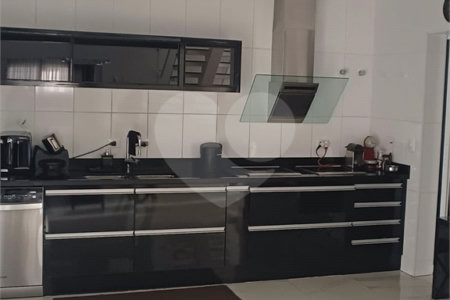 Casa à venda com 4 suítes no condomínio Parque da Figueiras, Mogi das Cruzes - SP
