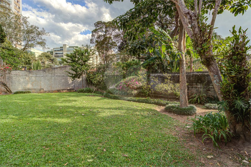 Casa de Vila à venda com 3 quartos, sendo 2 suítes, em Alto da Boa Vista, São Paulo, SP