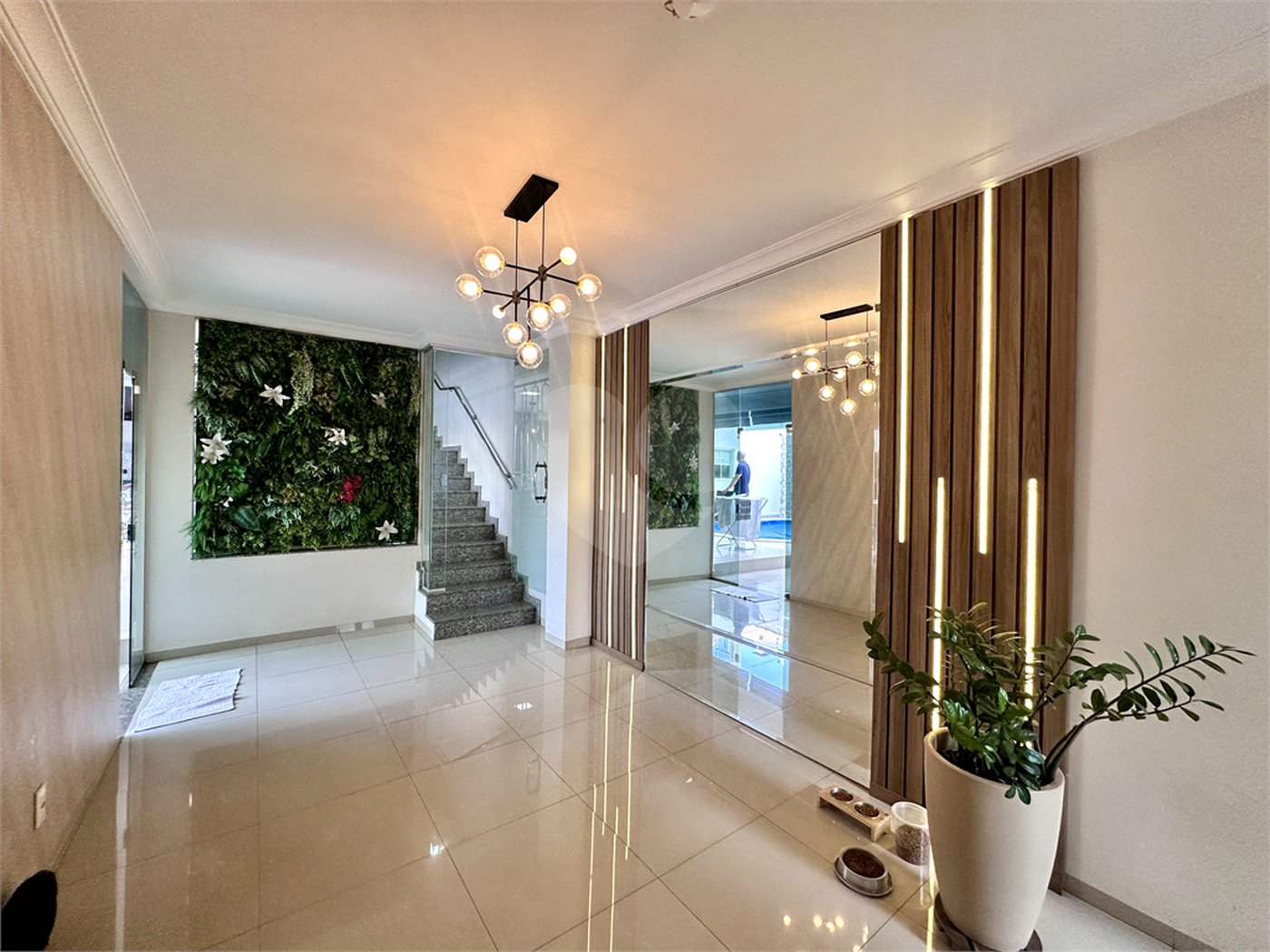Sobrado à venda com 4 suítes em Jardim Shangri-lá, Cuiabá, MT