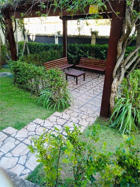 Casa à venda com 3 quartos, sendo 1 suíte, no condomínio Moradas do Horto, São Paulo - SP