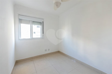 Apartamento à venda com 3 quartos, sendo 1 suíte, em Jardim Parque Morumbi, São Paulo, SP