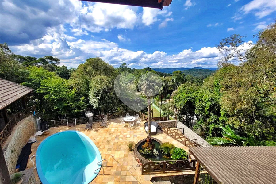 Casa à venda com 3 suítes no condomínio Cantareira, Mairiporã - SP