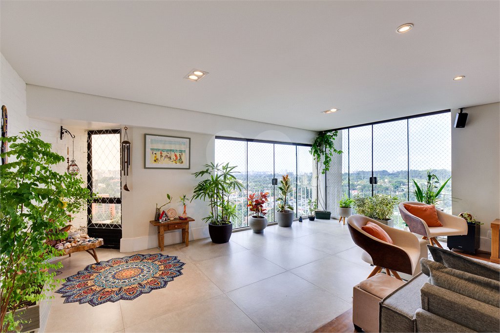 Apartamento à venda com 3 quartos, sendo 2 suítes,  em Alto da Boa Vista, São Paulo, SP