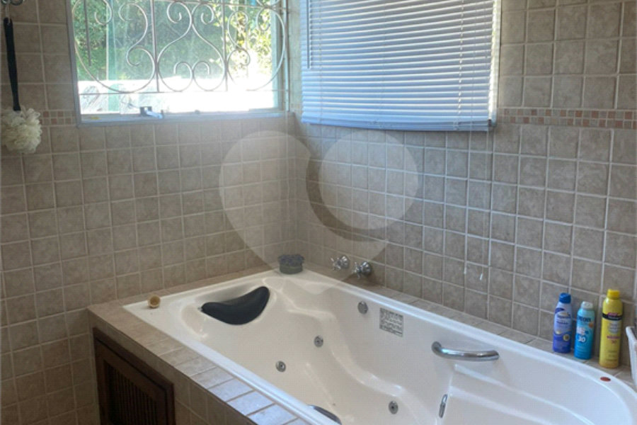 Casa à venda com 5 quartos, sendo 4 suítes, no condomínio Lago do Imperador, Mairiporã - SP