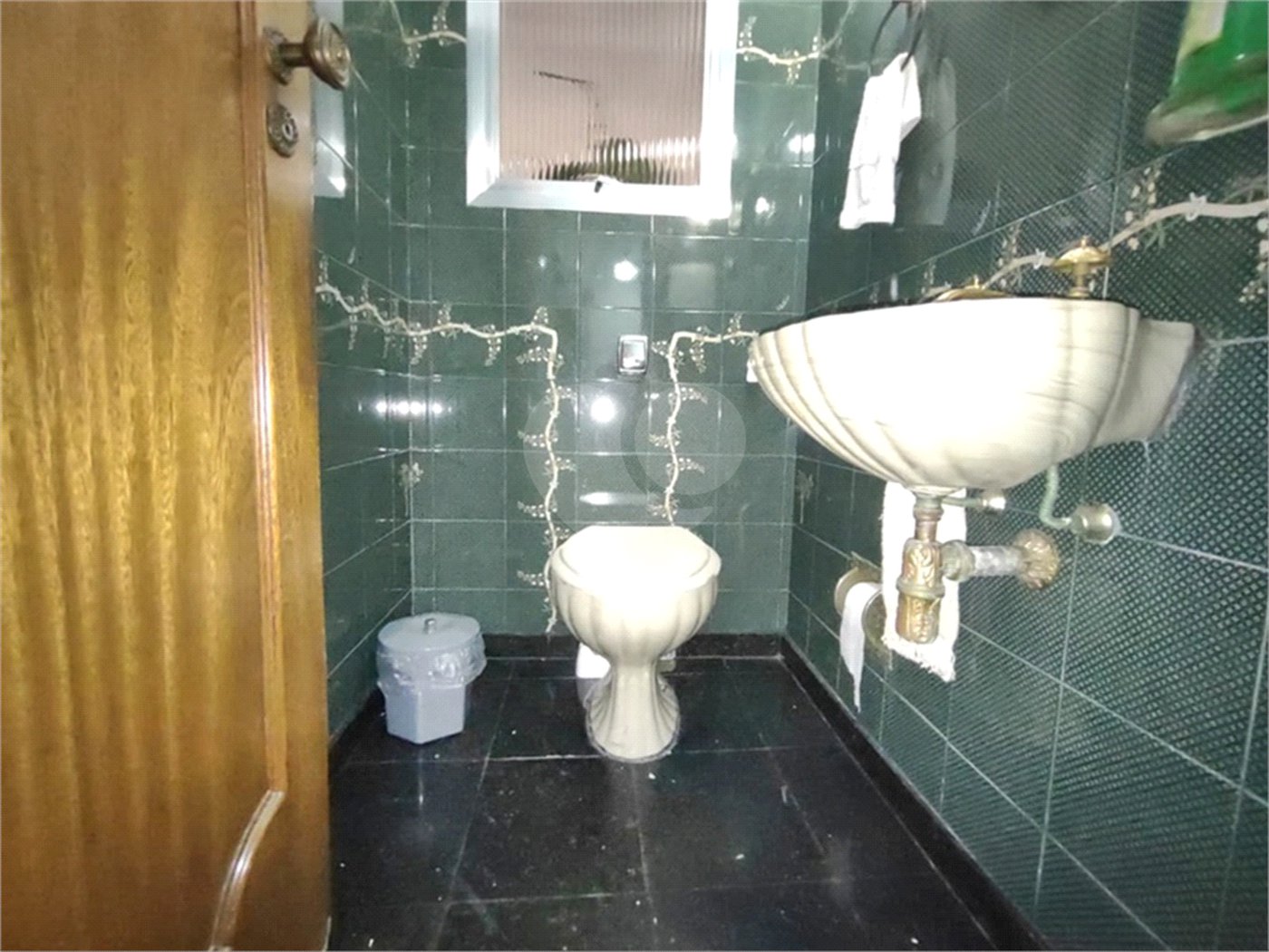 Casa à venda com 3 quartos, sendo 1 suíte, no condomínio Vila Paiva, São Paulo - SP