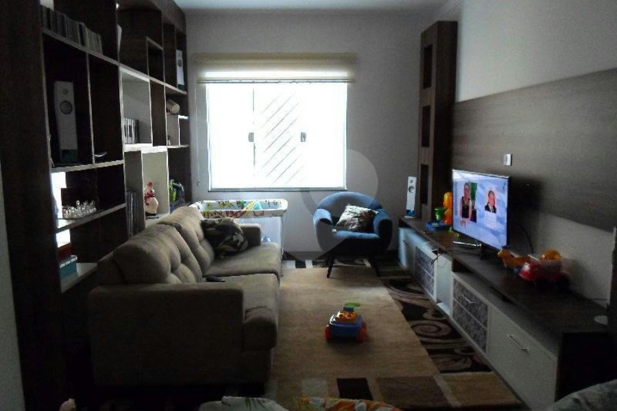 Casa à venda com 3 quartos, sendo 1 suíte, no condomínio Fernandes, São Paulo - SP