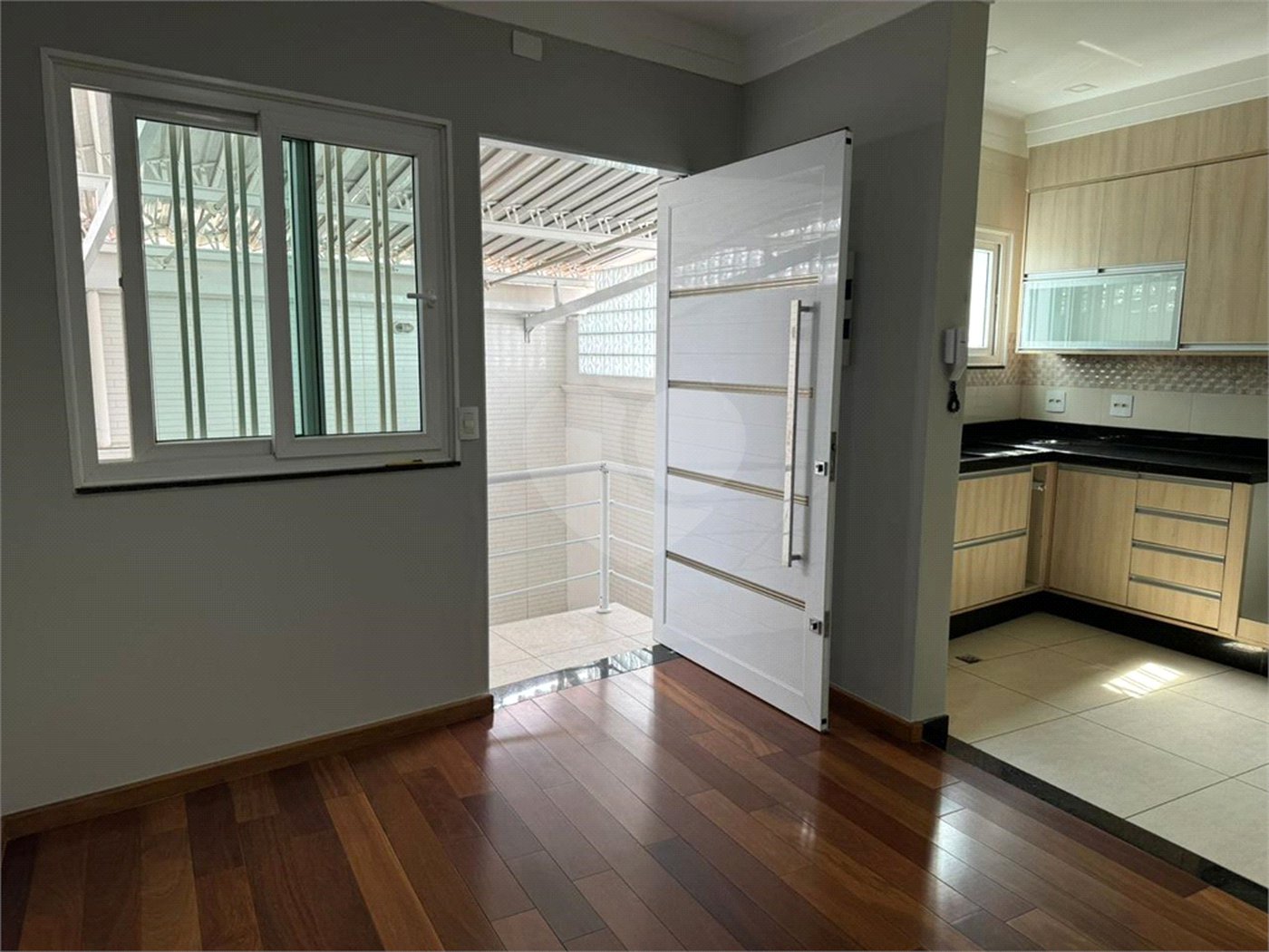 Sobrado à venda com 5 quartos, sendo 3 suítes, em Vila Nivi, São Paulo, SP