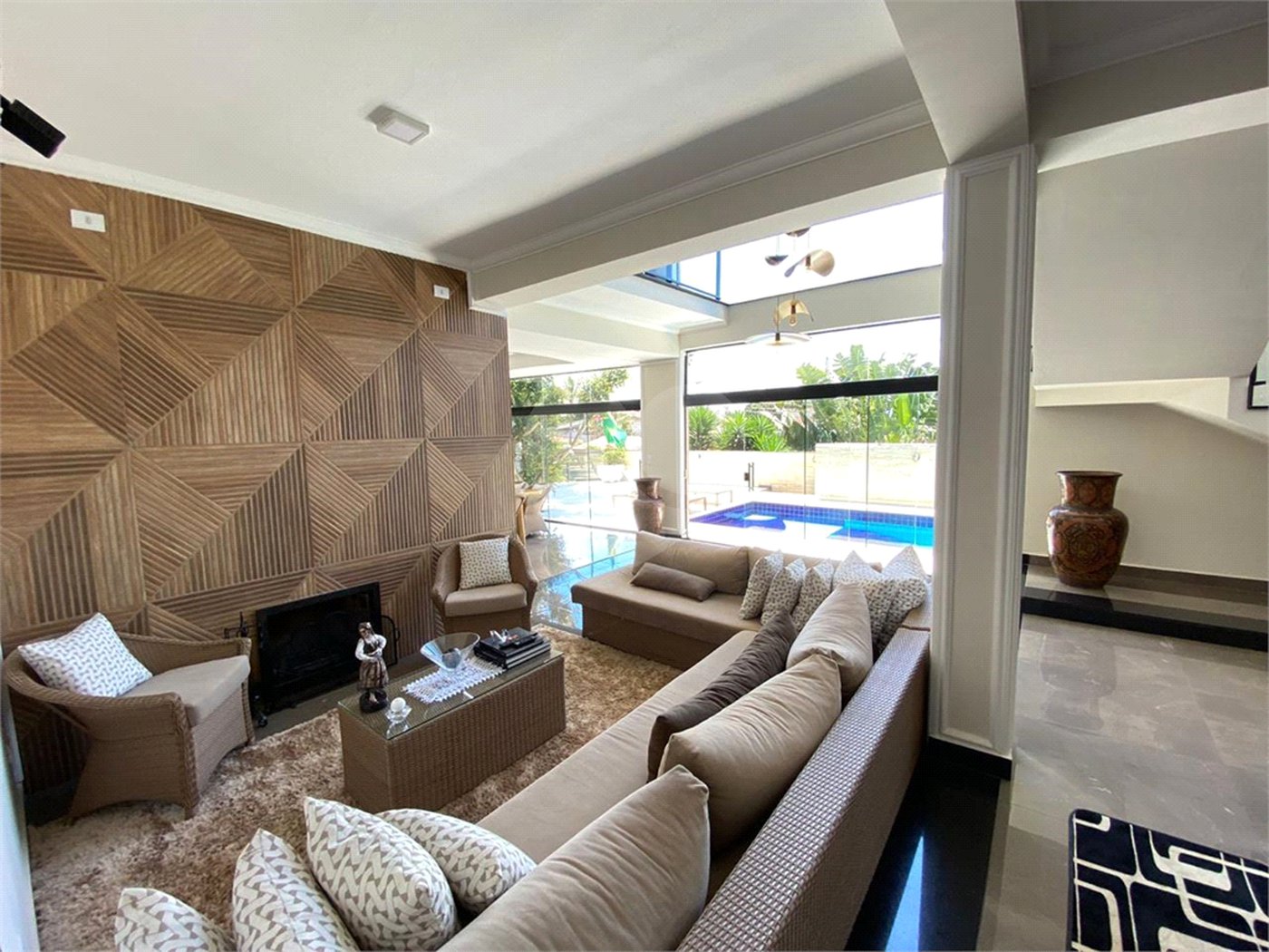 Casa à venda com 4 suítes em Vila Santista, Atibaia, SP