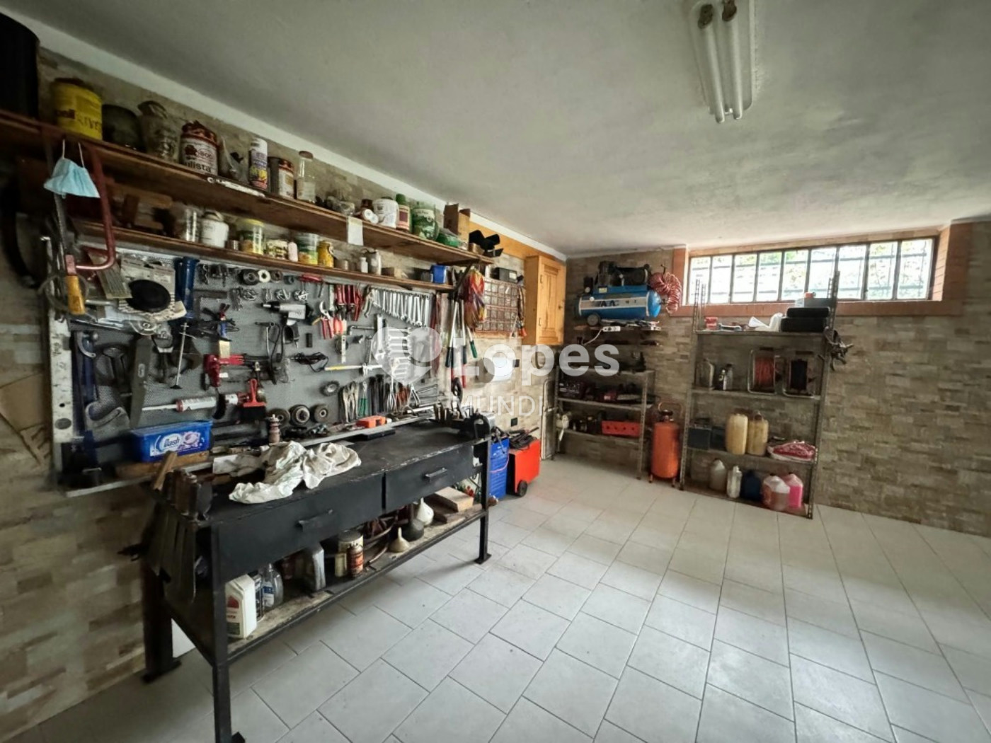 Casa multifamiliar à venda em Verona, Itália – 3 unidades e 12.000 m²