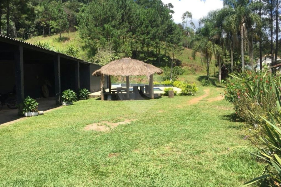 Casa à venda com 6 quartos, sendo 2 suítes,  em Roseira, Mairiporã, SP