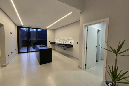Casa térrea à venda com 3 quartos, sendo 1 suíte, no condomínio Portal Lamis, Atibaia - SP