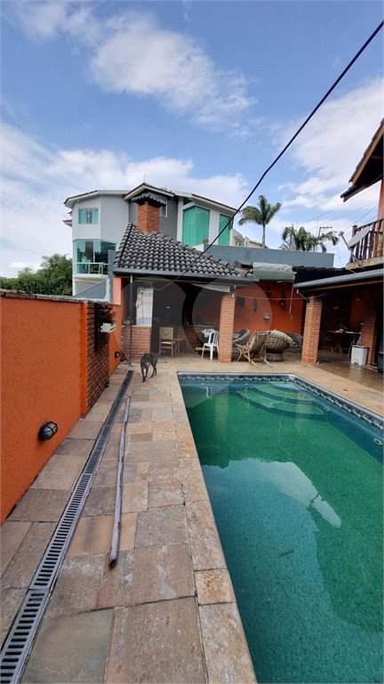 Casa à venda com 4 quartos, sendo 2 suítes, no condomínio Aruã Eco Park, Mogi das Cruzes - SP