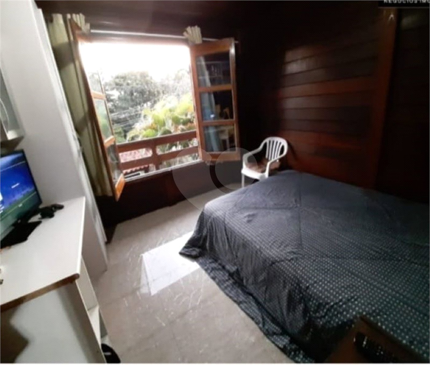 Sobrado à venda com 3 quartos, sendo 1 suíte,  no Centro, Vinhedo, SP