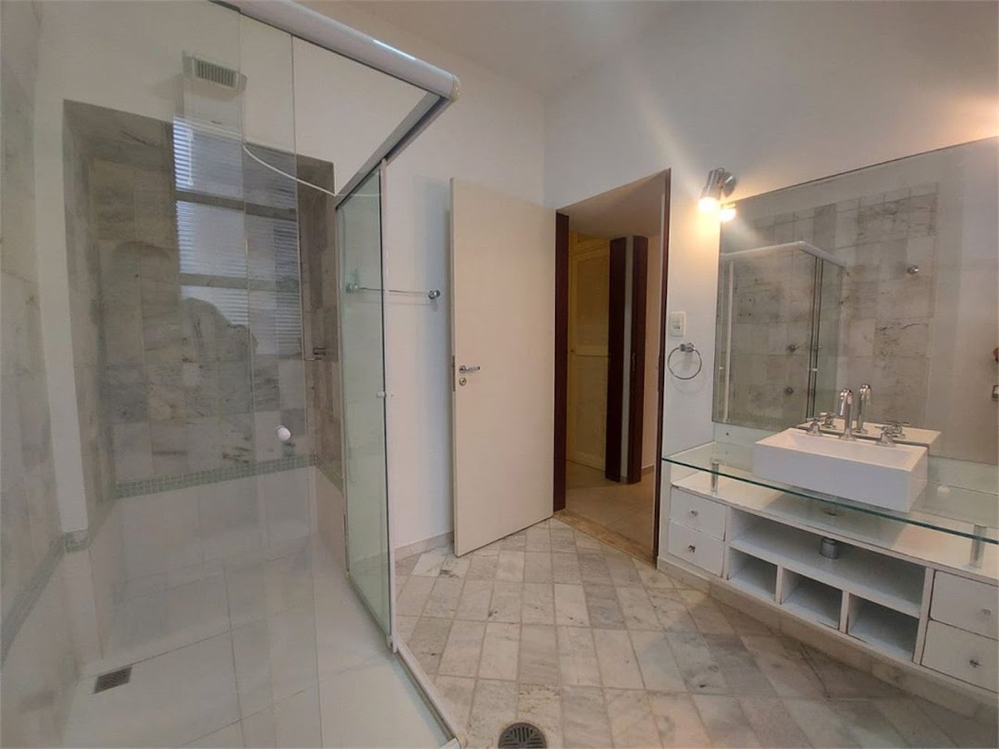 Apartamento com 4 dormitórios à venda, 120 m² por R$ 700.000,00 - Pitangueiras - Guarujá/SP