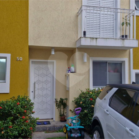 Casa à venda com 3 quartos, sendo 1 suíte,  no condomínio Moradas do Horto, São Paulo - SP