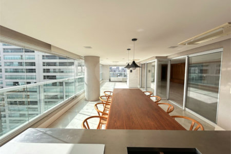 Apartamento à venda com 3 suítes em Moema, São Paulo, SP