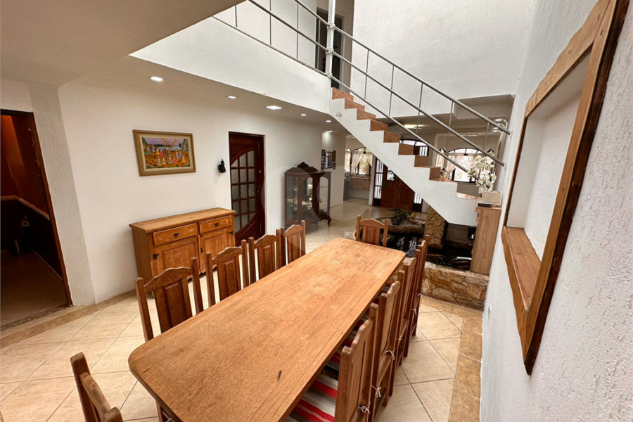 Casa à venda com 5 quartos, sendo 3 suítes, no condomínio Jd Itatinga, São Paulo - SP