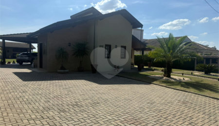 Casa à venda com 3 suítes no condomínio Terras de Mont Serrat, Salto - SP