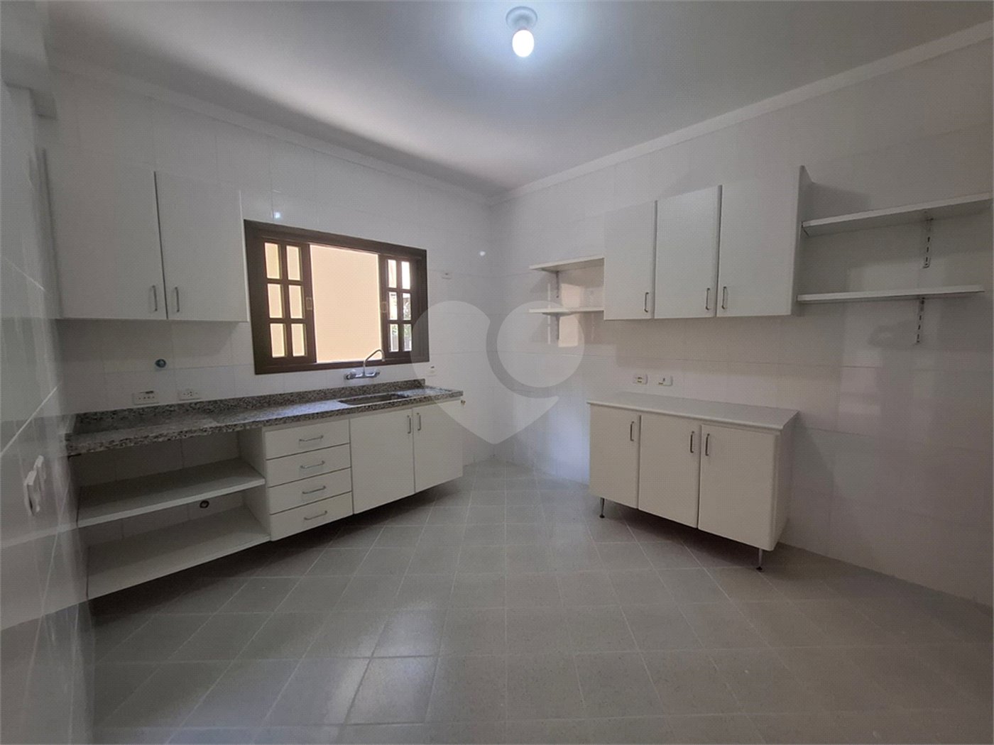 Casa para alugar com 4 quartos, sendo 2 suítes, no condomínio Palm Garden, São Paulo - SP
