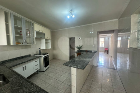 Casa à venda com 4 quartos, sendo 2 suítes, em Jardim Bela Vista, Guarulhos, SP
