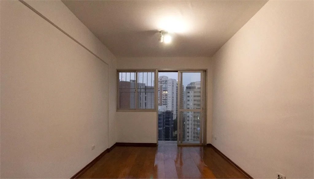 Cobertura à venda com 4 quartos, sendo 1 suíte,  em Jardim Londrina, São Paulo, SP