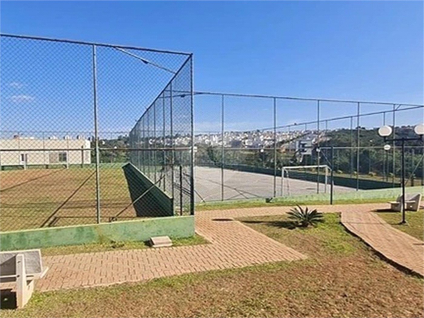 Casa à venda com 3 quartos, sendo 1 suíte, no condomínio Horto Florestal Villagio, Sorocaba - SP