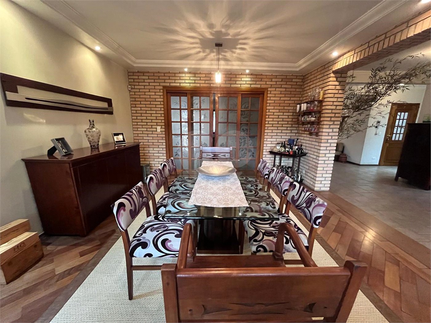Casa à venda com 4 quartos, sendo 2 suítes, no condomínio Jornalista Américo Ariza, São Paulo - SP