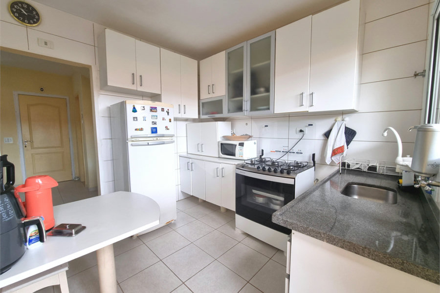Casa à venda com 3 quartos, sendo 1 suíte, no condomínio Village St. Louis, São Paulo - SP