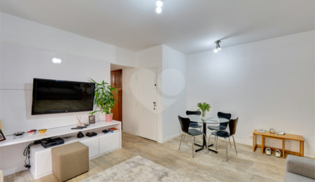 Apartamento à venda com 3 quartos, sendo 1 suíte,  em Vila Olímpia, São Paulo, SP