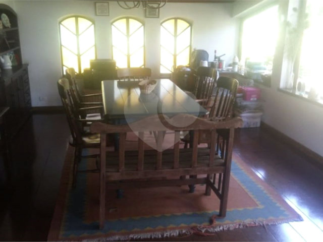 Sobrado à venda com 5 quartos, sendo 1 suíte,  em Roseira, Mairiporã, SP
