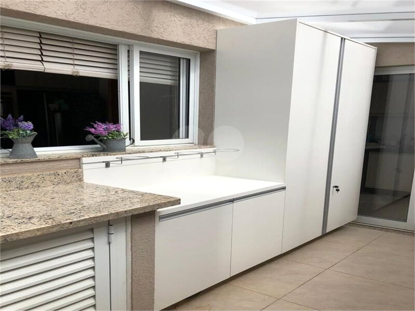 Casa à venda com 4 quartos, sendo 3 suítes, no condomínio Residencial Terra Nobre, Indaiatuba - SP