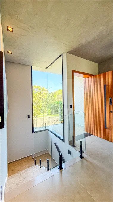 Indaiatuba - HOME DESIGN - Casa Térrea - Condomínio Paradiso - 420 m² de terreno - 307,19 m² de área construída - 3 suítes completas, sendo 1 master com closet planejado e banheira de imersão - Sala de TV reversível para 4ª suíte - Sala de estar ampla e varanda gourmet integrada - Cozinha com móve