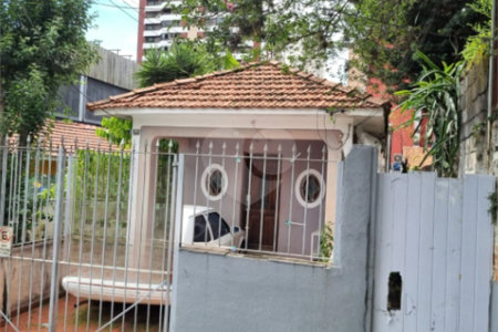 Casa na Vila Madalena com 240 metros quadrados de terreno