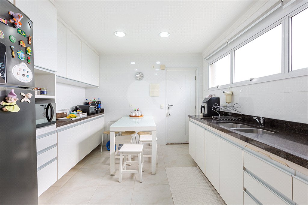 Apartamento à venda com 3 quartos, sendo 2 suítes, em Alto da Lapa, São Paulo, SP