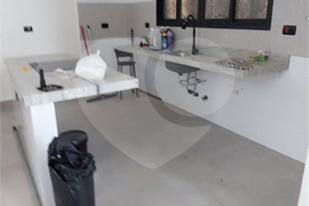 Casa à venda ou para alugar com 5 quartos, sendo 3 suítes, no condomínio Figueira Garden, Atibaia - SP